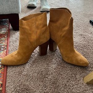Vince Camuto Creamy Caramel suede boots size 8
